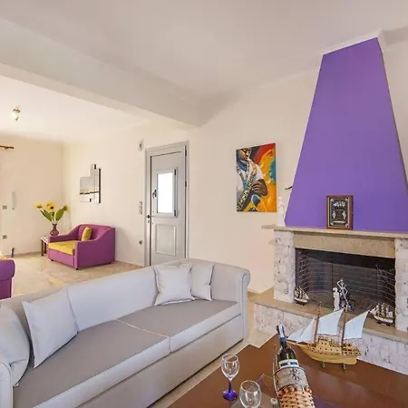 Willa Pearl - Front With Private Pool