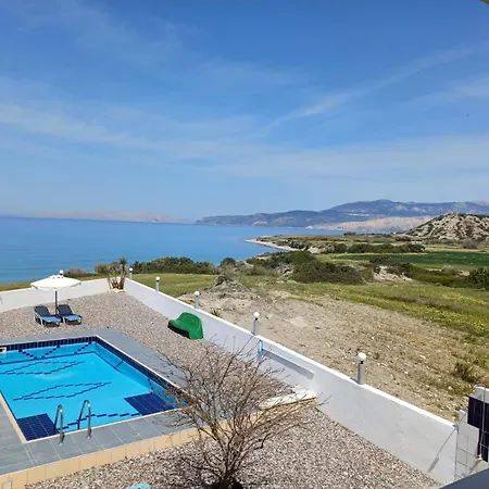 Willa Pearl - Front With Private Pool *